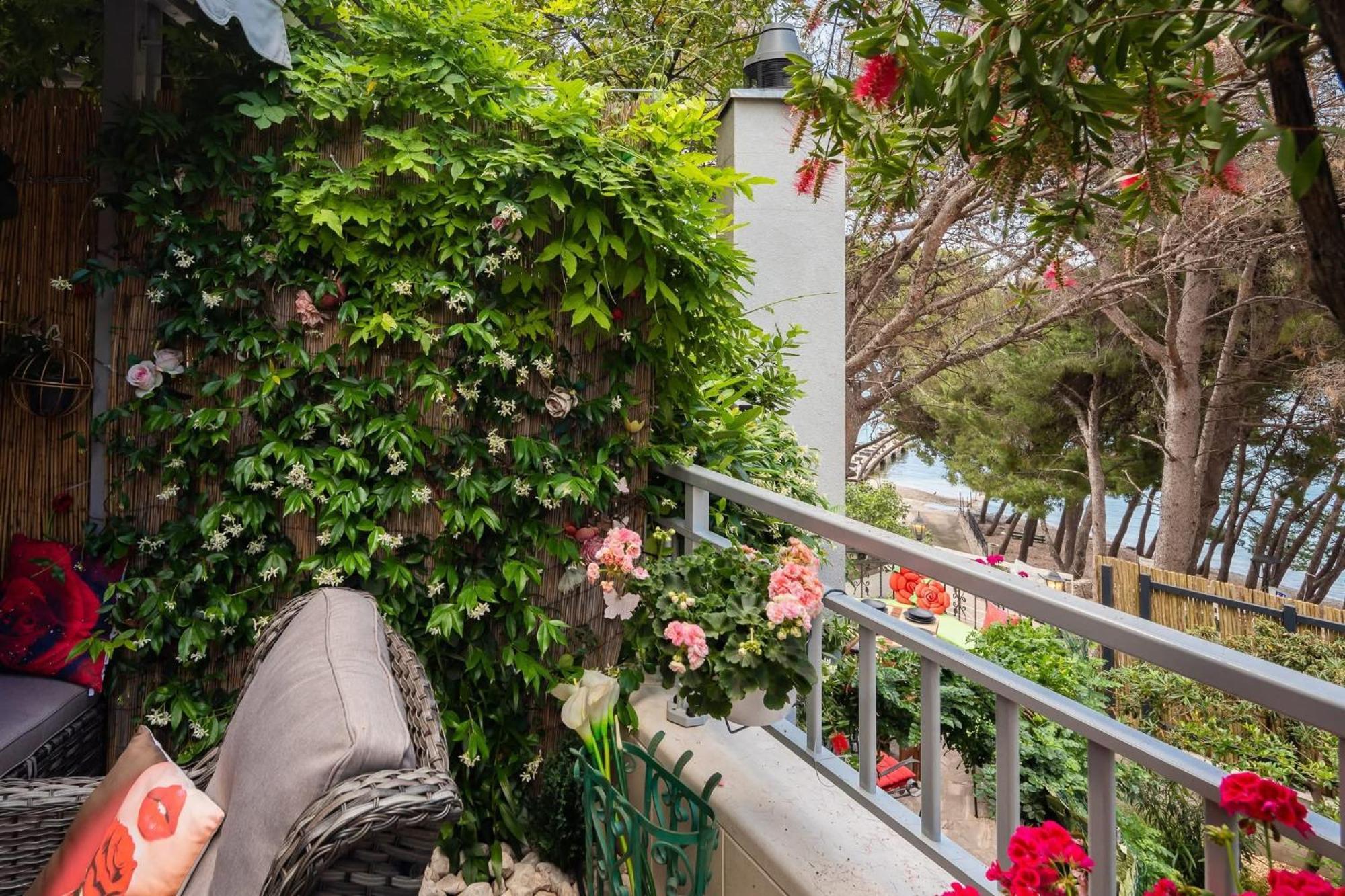 Beachfront Apartment Romilda มาคาร์สกา ภายนอก รูปภาพ