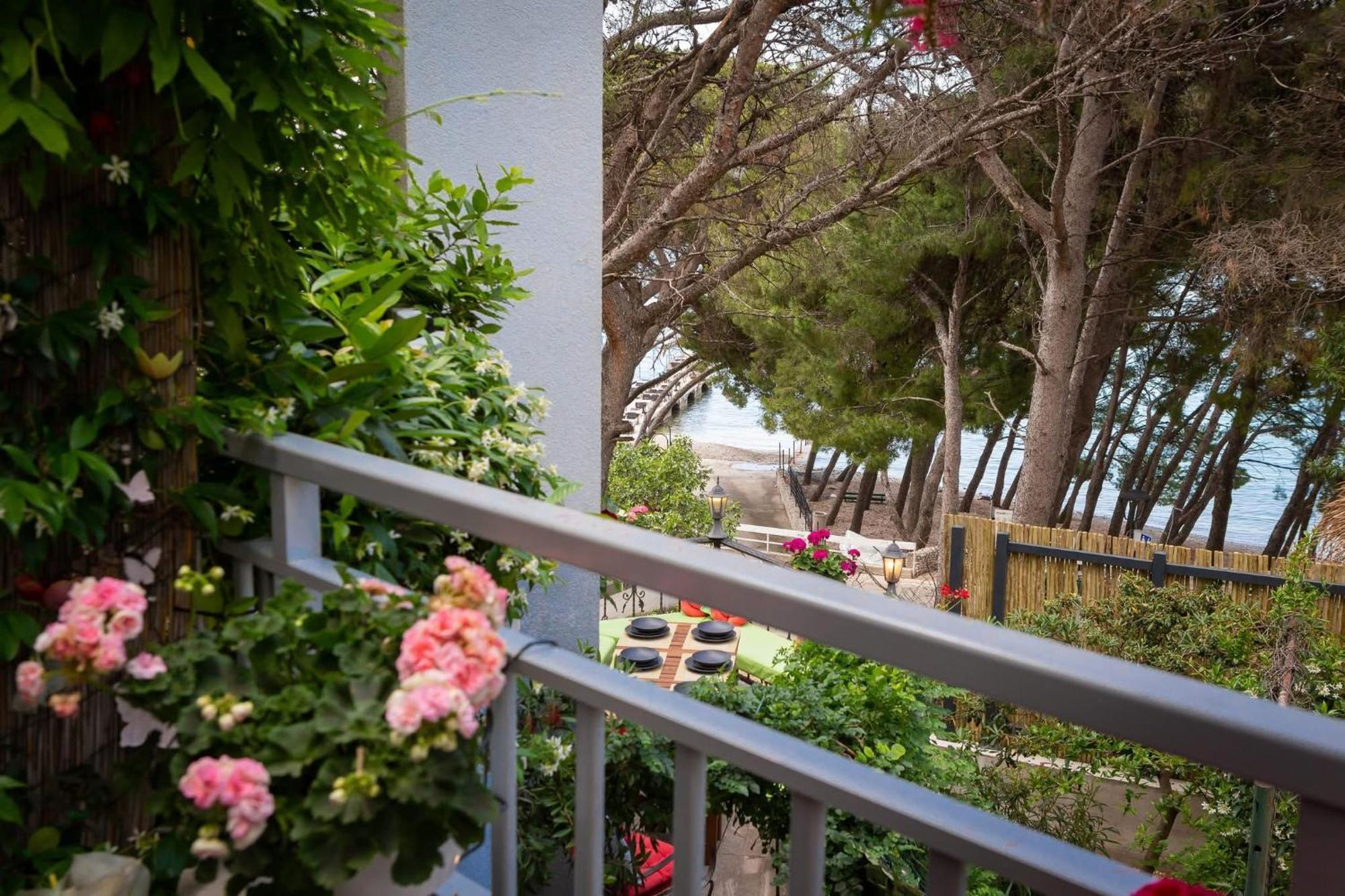 Beachfront Apartment Romilda มาคาร์สกา ภายนอก รูปภาพ