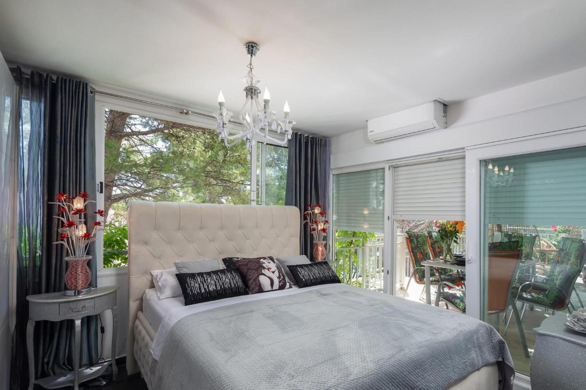 Beachfront Apartment Romilda มาคาร์สกา ภายนอก รูปภาพ